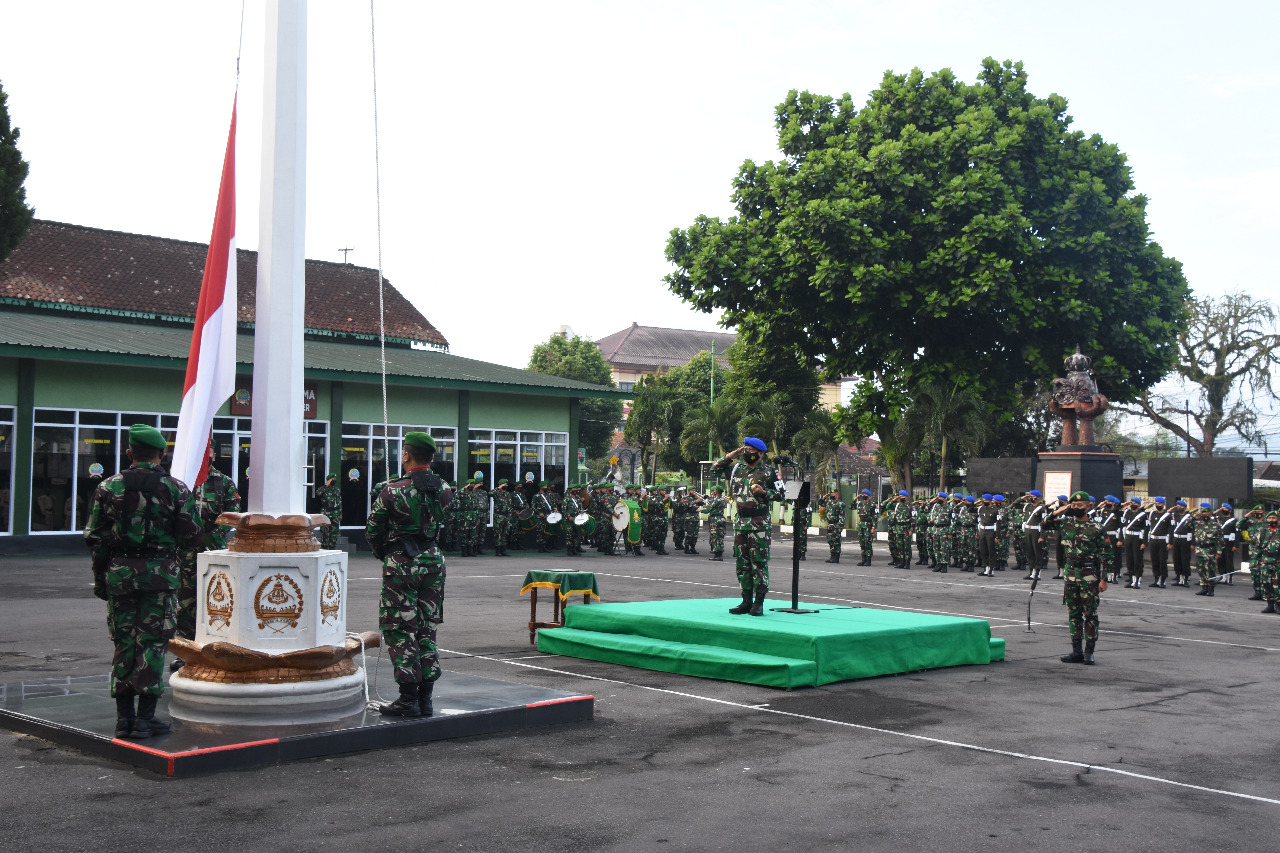 Penghormatan Kepada Simbol Negara, Korem 073/Makutarama Gelar Upacara Bendera Hari Senin 